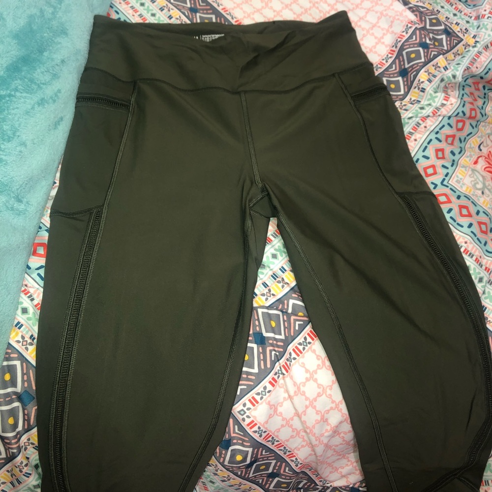 Victoria sport total knockout legging! Worn once.
